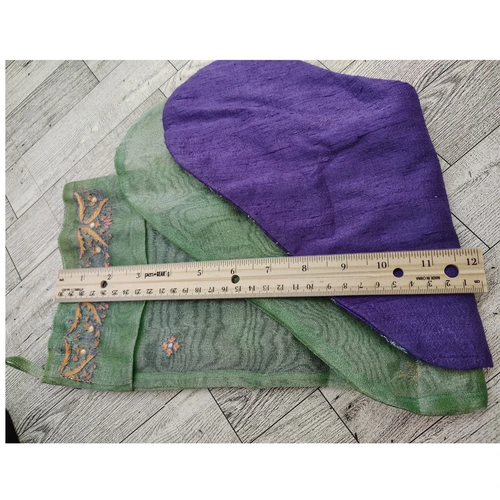 N/A set embroidered